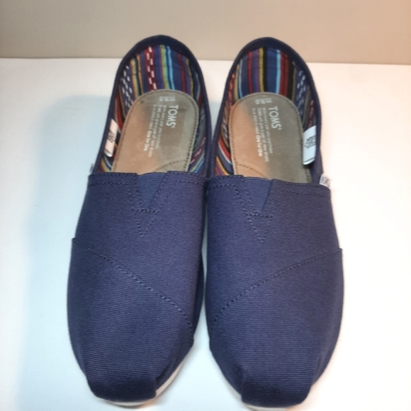Toms Classic Canvas Shoes NWOT - Picture 1 of 5